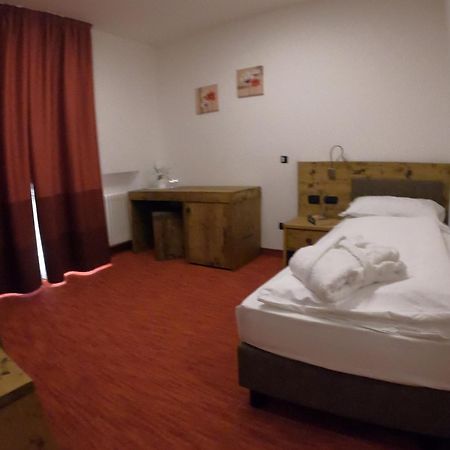 Hotel Cristallo Canazei Esterno foto