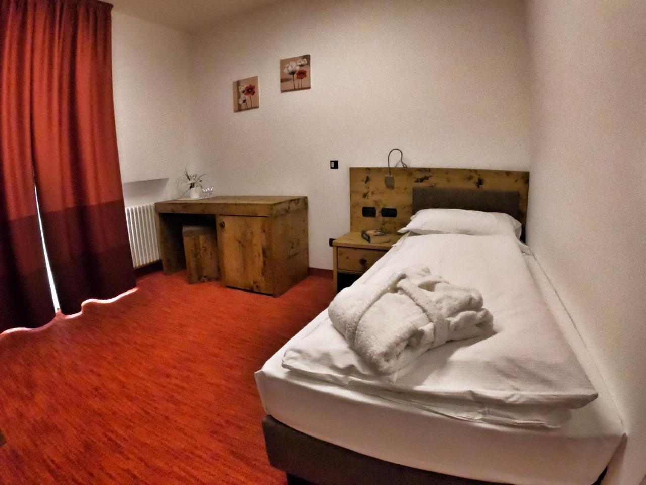 Hotel Cristallo Canazei Esterno foto