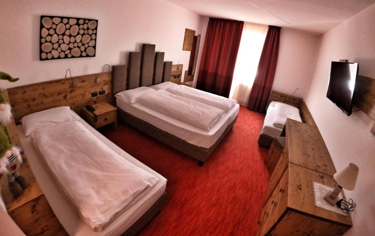Hotel Cristallo Canazei Esterno foto