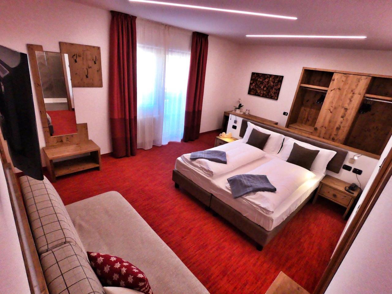 Hotel Cristallo Canazei Esterno foto