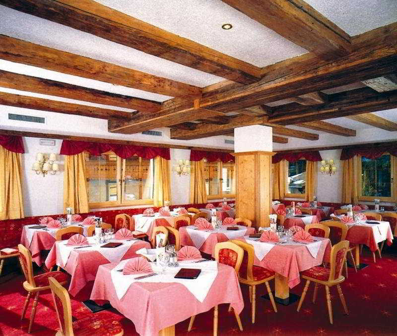 Hotel Cristallo Canazei Esterno foto